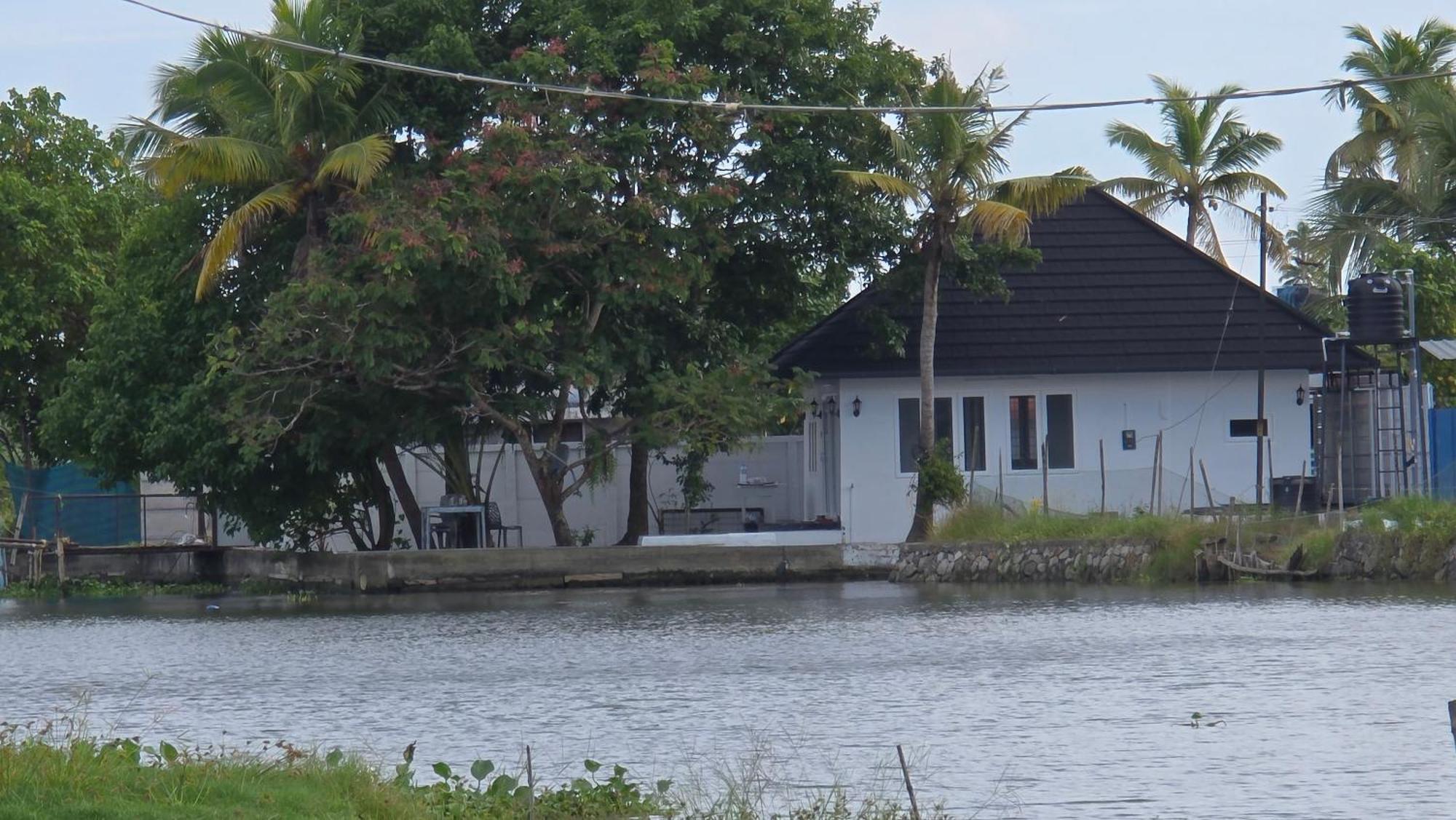 Pradeep'S Backwater Villa Kochi Exterior photo